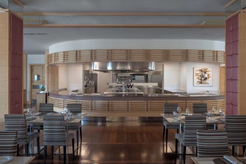 Breakfast, lunch and dinner served