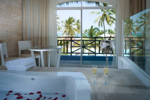 Honeymoon Suite (Access to Caribe Deluxe Princess & Tropical Deluxe Princess) | Free minibar, in-room safe, desk, iron/ironing board