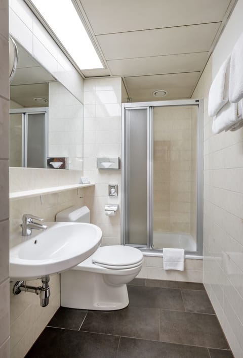 Queenbed Room | Egyptian cotton sheets, premium bedding, minibar, in-room safe