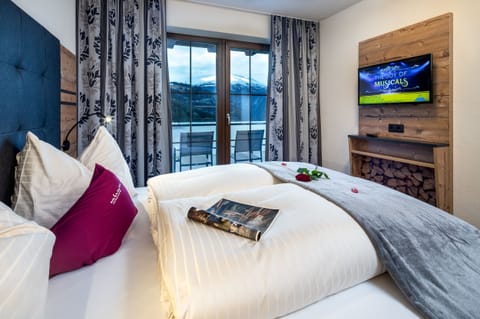 Classic Apartment | 1 bedroom, hypo-allergenic bedding, in-room safe, blackout drapes