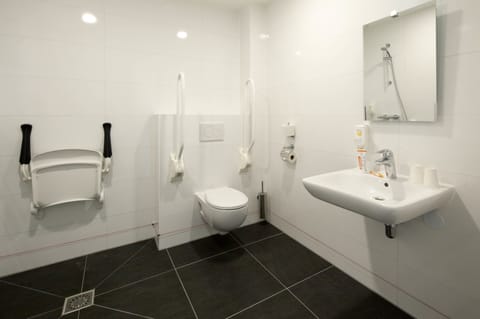 Superior Double Room, Accessible | Bathroom | Shower, free toiletries, hair dryer, towels