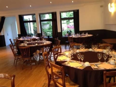 Lunch and dinner served, French cuisine