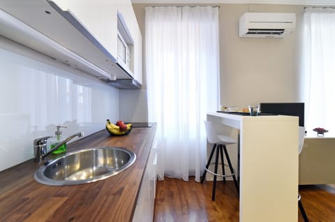 Rizzo Studio | Private kitchen | Fridge, microwave, stovetop, dishwasher