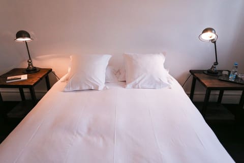 Grand Double Room | Free WiFi, bed sheets