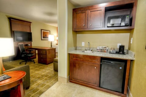 1 King Studio Suite | Private kitchen | Fridge, coffee/tea maker