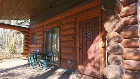 Log House for 4 Guests, Non-Smoking | Free WiFi, bed sheets