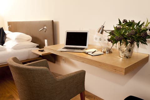 Standard Double Room | In-room business center