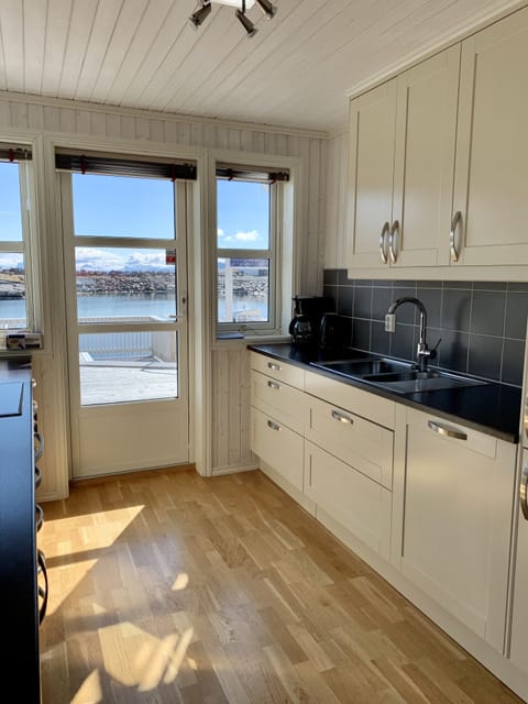 Comfort House, 4 Bedrooms, Terrace, Oceanfront | Private kitchen | Fridge, oven, stovetop, dishwasher