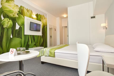 Superior Double Room | In-room safe, desk, free WiFi, bed sheets