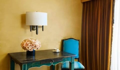 Egyptian cotton sheets, premium bedding, memory foam beds, minibar