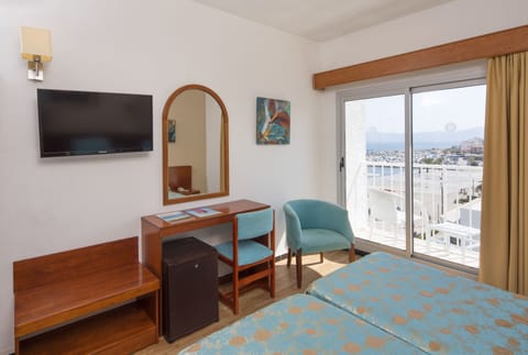 Double Room, Balcony, Partial Sea View | Desk, blackout drapes, free WiFi, bed sheets