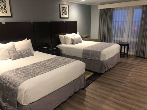 Standard Room, 2 Queen Beds, Balcony, Ocean View | Premium bedding, pillowtop beds, in-room safe, individually furnished