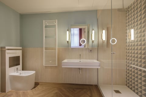 Room, 1 King Bed, Accessible | Bathroom | Shower, free toiletries, hair dryer, bidet