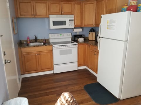 Full-size fridge, microwave, stovetop, coffee/tea maker