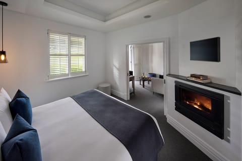 Premium Suite | Premium bedding, minibar, in-room safe, desk