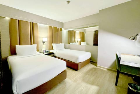 Premier Room, 2 Twin Beds, Non Smoking (No Window) | Minibar, in-room safe, desk, soundproofing