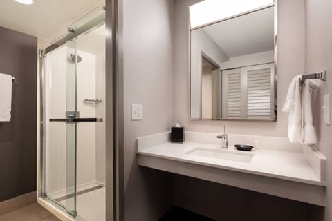 Suite, 1 King Bed, Non Smoking | Bathroom | Combined shower/tub, free toiletries, hair dryer, towels