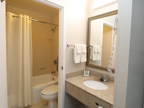 Deep soaking tub, free toiletries, hair dryer, towels