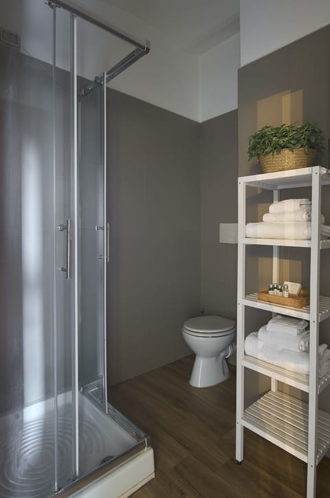 Double or Twin Room | Bathroom | Shower, free toiletries, bidet, towels