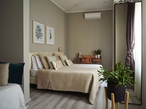 Comfort Triple Room | Premium bedding, minibar, desk, iron/ironing board