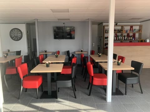 Daily continental breakfast (EUR 6.90 per person)