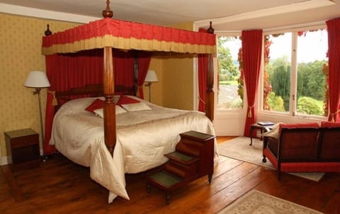 Double Room, Ensuite (Four Poster) | Hypo-allergenic bedding, individually decorated, individually furnished