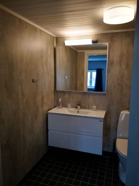 Superior Double Room, City View | Bathroom | Shower, free toiletries, hair dryer, towels