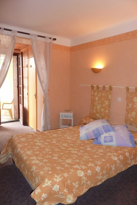 Standard Double Room | Desk, free WiFi, bed sheets