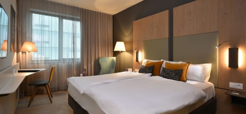 Standard Double Room, 1 Queen Bed | Premium bedding, in-room safe, desk, laptop workspace