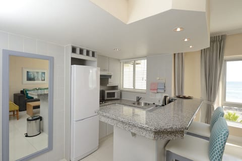 Suite, 1 Bedroom | Private kitchen | Full-size fridge, microwave, stovetop, dishwasher