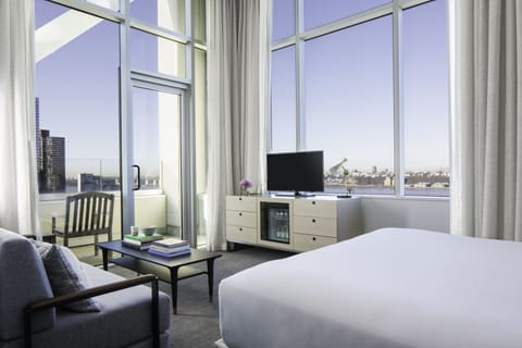 Suite, Terrace | Frette Italian sheets, premium bedding, pillowtop beds, minibar