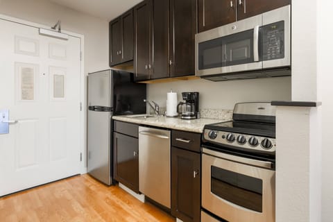 Full-size fridge, microwave, stovetop, dishwasher