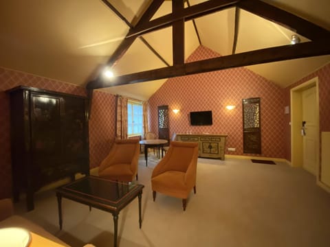 Junior Suite, 1 Queen Bed, Non Smoking | Premium bedding, minibar, in-room safe, individually furnished