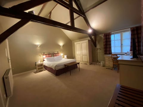 Exclusive Room, 1 Queen Bed, Non Smoking | Premium bedding, minibar, in-room safe, individually furnished