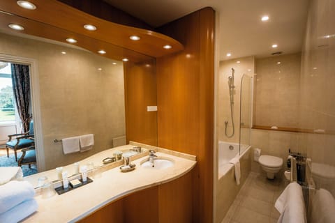 Junior Suite | Bathroom | Designer toiletries, hair dryer, bathrobes, slippers