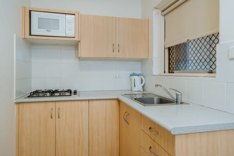 Standard Room, 1 Queen Bed | Private kitchenette | Microwave, coffee/tea maker, electric kettle, toaster