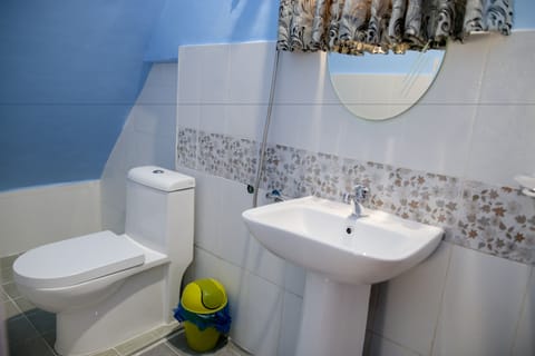 Pink House, Quad Room | Bathroom | Shower, free toiletries, hair dryer, towels