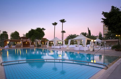 Indoor pool, seasonal outdoor pool, sun loungers