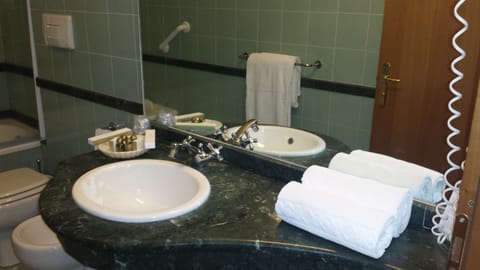 Superior Double or Twin Room | Bathroom | Shower, free toiletries, hair dryer, bidet