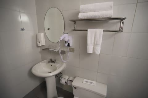 Traditional Double Room, 1 Queen Bed | Bathroom | Shower, hair dryer, towels