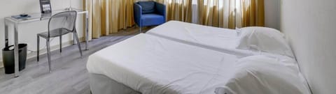 Standard Twin Room, 2 Twin Beds | In-room safe, desk, free WiFi