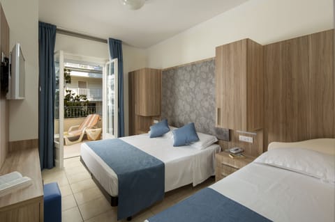 Superior Double Room, Balcony (Matrimoniale,letto a castello) | Minibar, in-room safe, desk, free WiFi