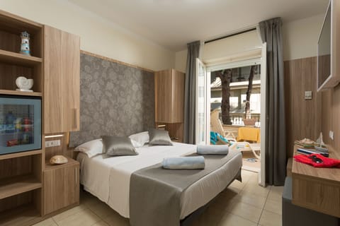 Superior Double Room, Balcony | Minibar, in-room safe, desk, free WiFi