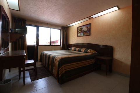 Room, 1 King Bed | Desk, free WiFi, bed sheets