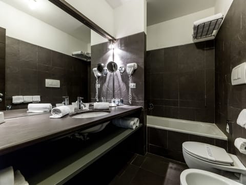 Junior Suite, 1 King Bed | Bathroom | Shower, rainfall showerhead, free toiletries, hair dryer