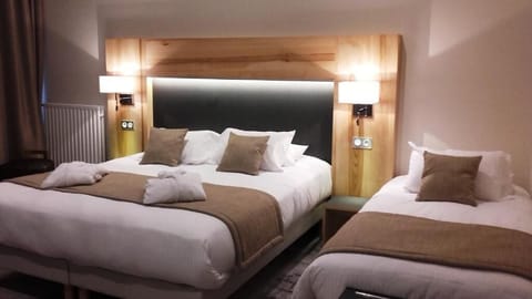 Triple Room | Premium bedding, minibar, in-room safe, desk