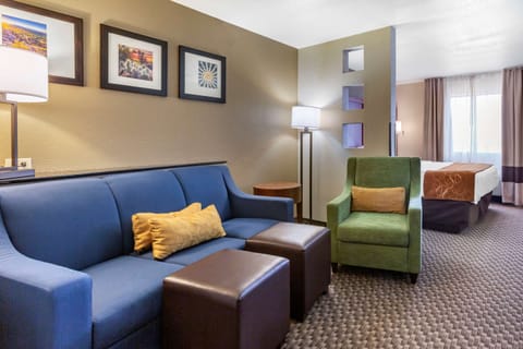 Suite, Non Smoking | Premium bedding, pillowtop beds, in-room safe, desk