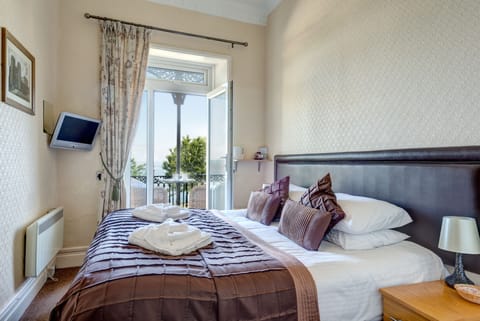 Double Room, Balcony, Sea View (Compact Double, 1st Floor) | Premium bedding, desk, iron/ironing board, free WiFi