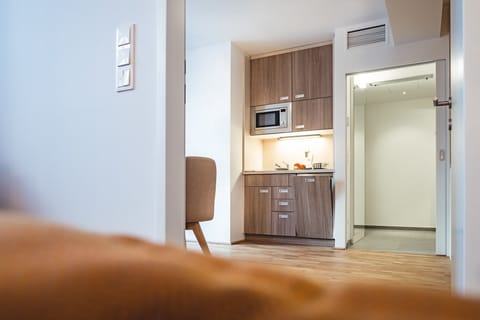 Deluxe Apartment, 1 Bedroom, Non Smoking | Private kitchenette | Fridge, microwave, stovetop, dishwasher