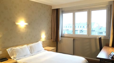 Triple Room | Premium bedding, individually decorated, desk, soundproofing